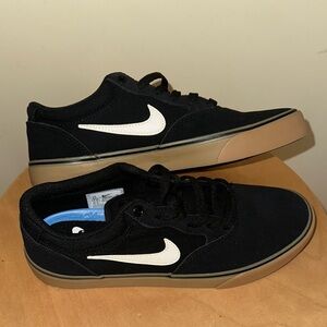 *NEW* NIKE SB CHRON 2 Black and Tan Sneakers
